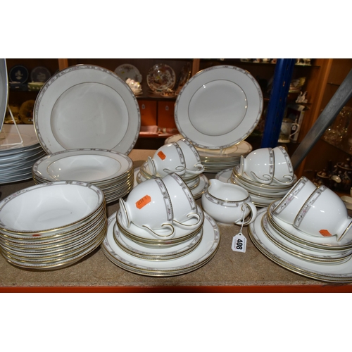 408 - A WEDGWOOD 'COLCHESTER' PATTERN DINNER SERVICE, comprising a large oval meat plate, eight soup dishe... 