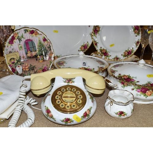 421 - A SELECTION OF ROYAL ALBERT OLD COUNTRY ROSES CERAMICS ETC, comprising six dinner plates, two tureen... 