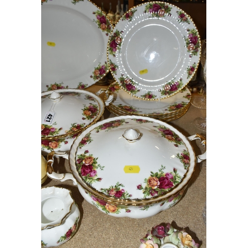 421 - A SELECTION OF ROYAL ALBERT OLD COUNTRY ROSES CERAMICS ETC, comprising six dinner plates, two tureen... 