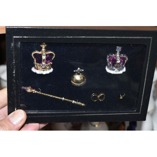 434 - THREE BOXES AND LOOSE ROYAL COMMEMORATIVE ORNAMENTS AND GIFT WARES, to include boxed Peter Jones cer... 