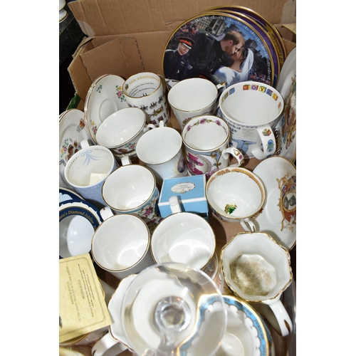 434 - THREE BOXES AND LOOSE ROYAL COMMEMORATIVE ORNAMENTS AND GIFT WARES, to include boxed Peter Jones cer... 