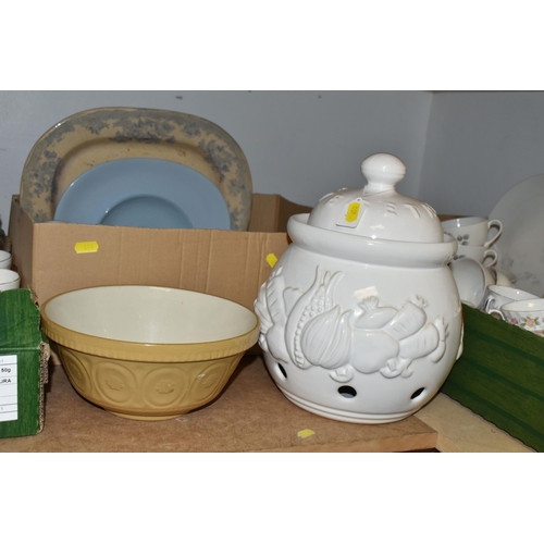 450 - THREE BOXES AND LOOSE TEA AND KITCHEN WARE, to include a twenty one piece of Royal Doulton Fairfax T... 