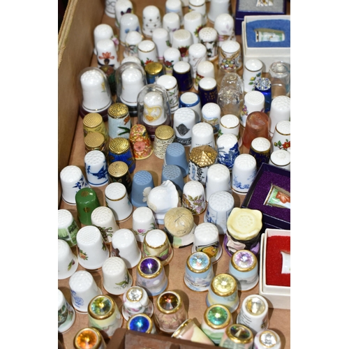 502 - A BOX OF GLASS, CERAMIC AND METAL COLLECTORS THIMBLES, to include forty-three boxed examples, Britis... 