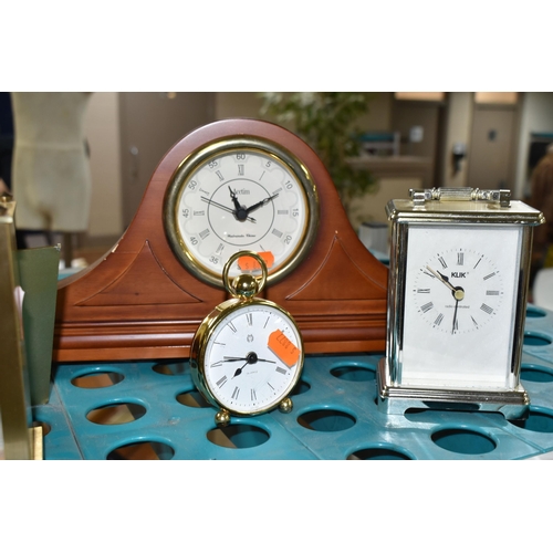 505 - SIX ASSORTED CLOCKS, comprising a brass carriage clock - movement runs briefly, an oak cased mantel ... 