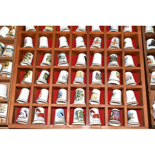 506 - SEVERAL HUNDRED ASSORTED COLLECTORS THIMBLES, to include birds, horses, dogs and tourist themes, bra... 