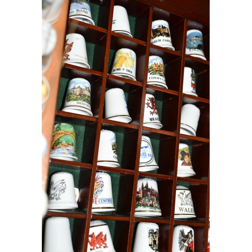 506 - SEVERAL HUNDRED ASSORTED COLLECTORS THIMBLES, to include birds, horses, dogs and tourist themes, bra... 