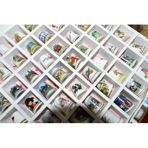 506 - SEVERAL HUNDRED ASSORTED COLLECTORS THIMBLES, to include birds, horses, dogs and tourist themes, bra... 