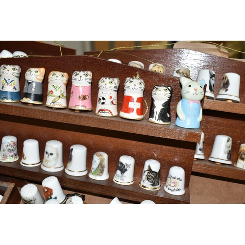 506 - SEVERAL HUNDRED ASSORTED COLLECTORS THIMBLES, to include birds, horses, dogs and tourist themes, bra... 