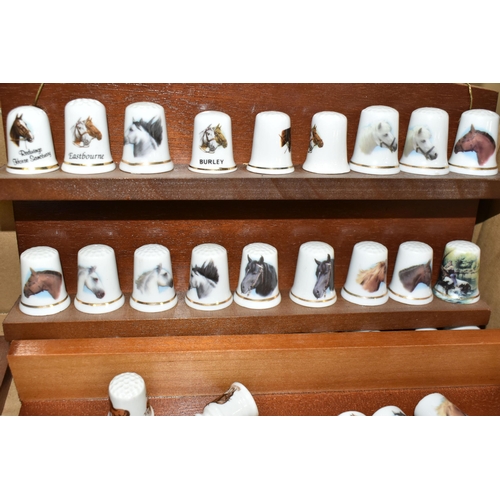 506 - SEVERAL HUNDRED ASSORTED COLLECTORS THIMBLES, to include birds, horses, dogs and tourist themes, bra... 