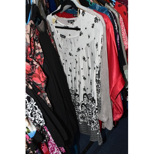 601 - A LARGE QUANTITY OF LADIES' CLOTHING, to include leather jackets, overcoats, blouses, skirts, dresse... 