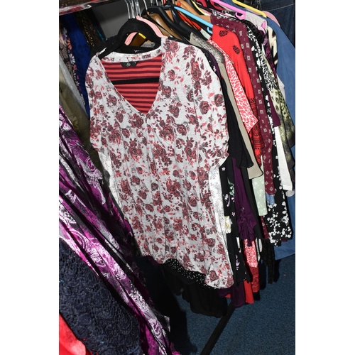 601 - A LARGE QUANTITY OF LADIES' CLOTHING, to include leather jackets, overcoats, blouses, skirts, dresse... 