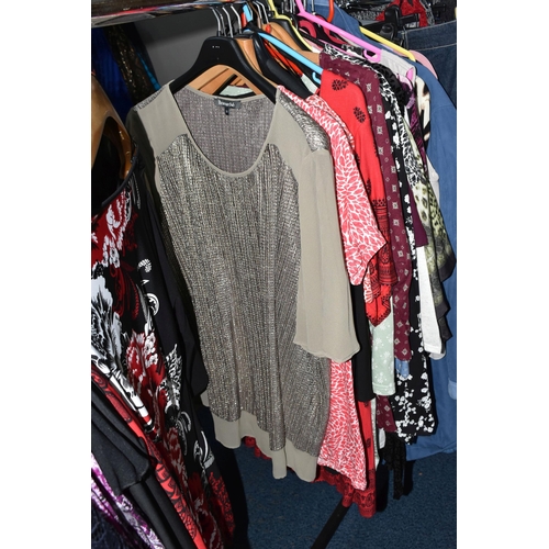 601 - A LARGE QUANTITY OF LADIES' CLOTHING, to include leather jackets, overcoats, blouses, skirts, dresse... 