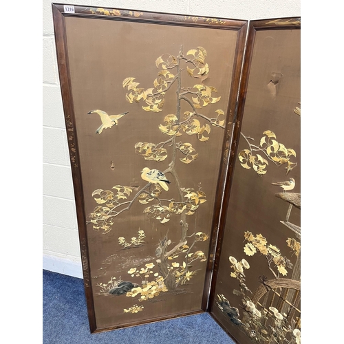 1316 - AN ORIENTAL TWO FOLD DRESSING SCREEN, the rosewood frame with chinoiserie decoration, surrounding tw... 