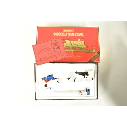 102 - A QUANTITY OF BOXED AND UNBOXED DIECAST LORRY, TRUCK, BUS AND TRAM MODELS, to include boxed limited ... 