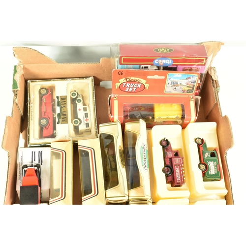 105 - A QUANTITY OF ASSORTED BOXED MODERN DIECAST VEHICLES, Lledo 'Days Gone', Oxford Diecast and Corgi Ca... 