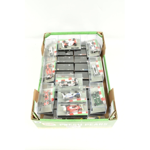 70 - TWO TRAYS OF DISPLAYED FORMULA 1 CARS AND MATCHING FORMULA 1 THE CAR COLLECTION MAGAZINES, a complet... 