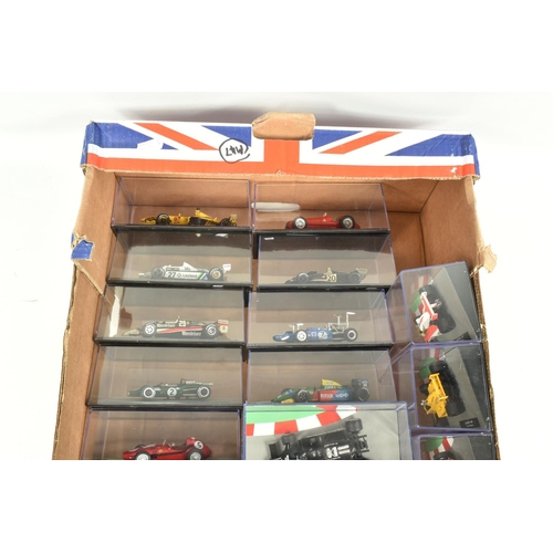 71 - TWO TRAYS OF DISPLAYED FORMULA 1 CARS AND MATCHING FORMULA 1 THE CAR COLLECTION MAGAZINES, a complet... 