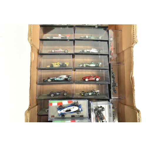 71 - TWO TRAYS OF DISPLAYED FORMULA 1 CARS AND MATCHING FORMULA 1 THE CAR COLLECTION MAGAZINES, a complet... 