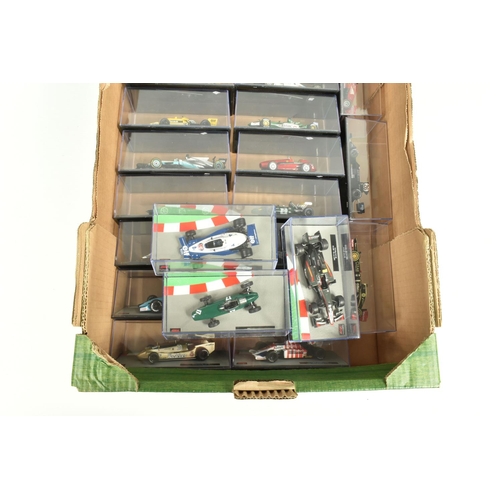 71 - TWO TRAYS OF DISPLAYED FORMULA 1 CARS AND MATCHING FORMULA 1 THE CAR COLLECTION MAGAZINES, a complet... 