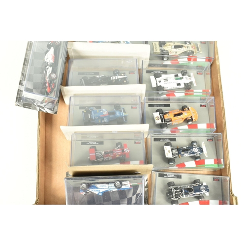 72 - TWO TRAYS OF DISPLAYED FORMULA 1 CARS AND MATCHING FORMULA 1 THE CAR COLLECTION MAGAZINES, an almost... 