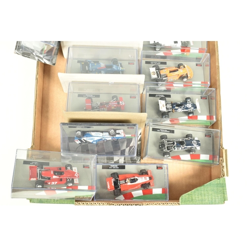 72 - TWO TRAYS OF DISPLAYED FORMULA 1 CARS AND MATCHING FORMULA 1 THE CAR COLLECTION MAGAZINES, an almost... 