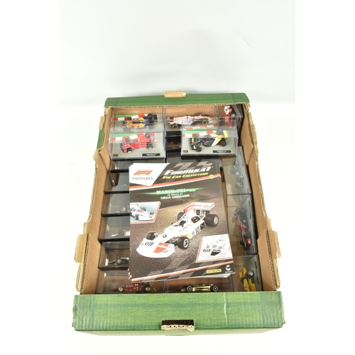 72 - TWO TRAYS OF DISPLAYED FORMULA 1 CARS AND MATCHING FORMULA 1 THE CAR COLLECTION MAGAZINES, an almost... 