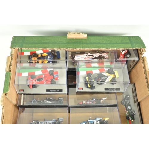 72 - TWO TRAYS OF DISPLAYED FORMULA 1 CARS AND MATCHING FORMULA 1 THE CAR COLLECTION MAGAZINES, an almost... 