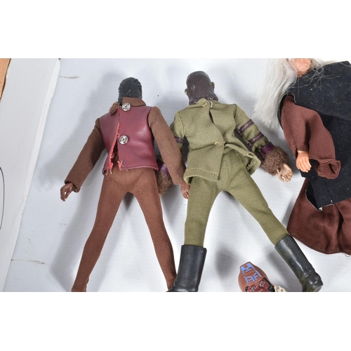 118 - A QUANTITY OF UNBOXED AND ASSORTED PALITOY ACTION MAN AND OTHER ACTION FIGURES, CLOTHES AND ACCESSOR... 