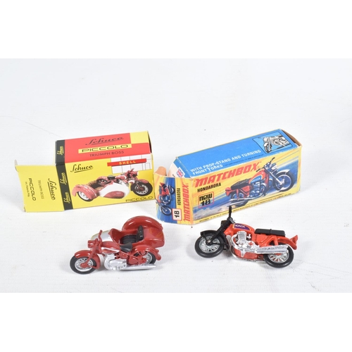 126 - A BOX OF VARIOUS BOXED MODEL VEHICLES, to include a Welly Triumph 1:18 scale motorcycle in silver, a... 