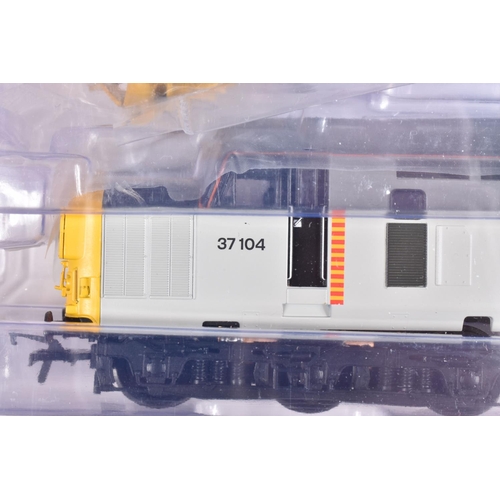 175 - A BOXED OO GAUGE BACHMANN BRANCHLINE MODEL RAILWAYS LOCOMOTIVE, Class 37, no. 37104 in BR Railfreigh... 