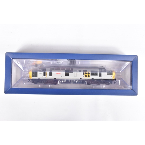 193 - A BOXED OO GAUGE BACHMANN BRANCHLINE MODEL RAILWAYS LOCOMOTIVE, Class 37, no. 37049 'Imperial' in BR... 