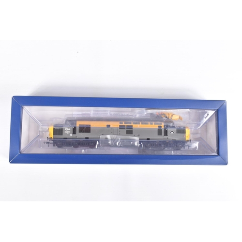 206 - A BOXED OO GAUGE BACHMANN BRANCHLINE MODEL RAILWAYS LOCOMOTIVE, Class 37, no. 37046 in BR Grey and Y... 