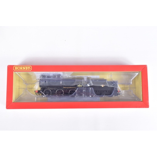 221 - A BOXED OO GAUGE HORNBY MODEL RAILWAYS LOCOMOTIVE, Class Q1, no. 33032 in BR Black with Late Crest, ... 