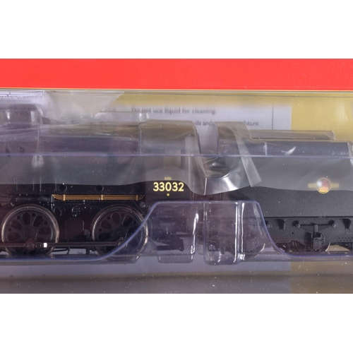 221 - A BOXED OO GAUGE HORNBY MODEL RAILWAYS LOCOMOTIVE, Class Q1, no. 33032 in BR Black with Late Crest, ... 