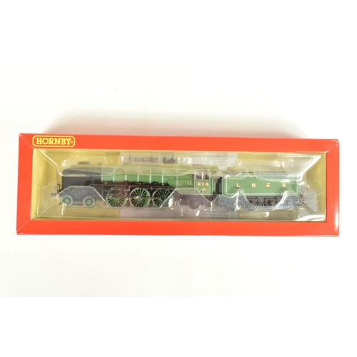 232 - A BOXED OO GAUGE HORNBY MODEL RAILWAYS LOCOMOTIVE, Class A2, no. 514 'Chamossaire' in LNER Apple Gre... 