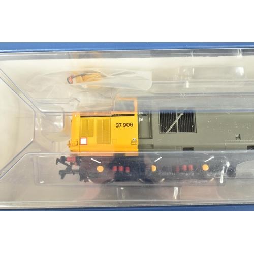 253 - A BOXED OO GAUGE BACHMANN BRANCHLINE TWIN PACK, Class 37, no. 37905 & 37906 in Railfreight Grey, Lim... 