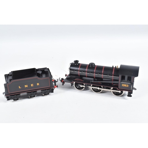 266 - A BOXED BASSETT-LOWKE BY CORGI O GAUGE CLASS J39 LOCOMOTIVE, No.1563, L.M.S. lined black livery (No.... 