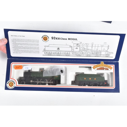 283 - TWO BOXED BACHMANN OO GAUGE LOCOMOTIVES, Lord Nelson class 'Sir Martin Frobisher' No.864, S.R. green... 