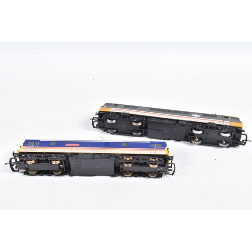 287 - A QUANTITY OF UNBOXED AND ASSORTED OO GAUGE MODEL RAILWAY ITEMS, to include Hornby class 86 locomoti... 