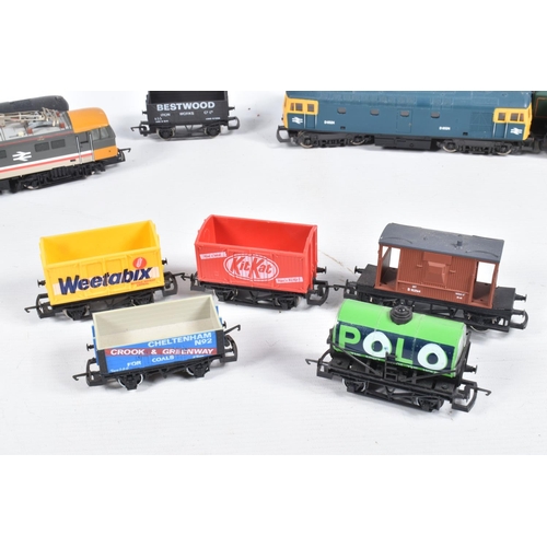 287 - A QUANTITY OF UNBOXED AND ASSORTED OO GAUGE MODEL RAILWAY ITEMS, to include Hornby class 86 locomoti... 