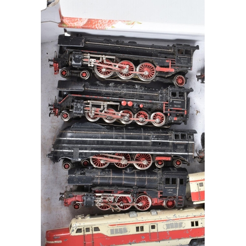 297 - A QUANTITY OF ASSORTED MARKLIN HO GAUGE LOCOMOTIVES, to include articulated three car diesel set (ST... 