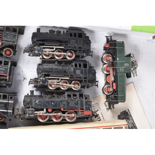 297 - A QUANTITY OF ASSORTED MARKLIN HO GAUGE LOCOMOTIVES, to include articulated three car diesel set (ST... 