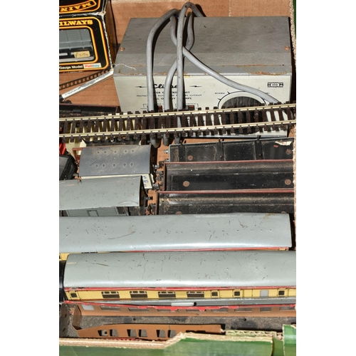 300 - A QUANTITY OF UNBOXED AND ASSORTED OO GAUGE MODEL RAILWAY ITEMS, majority in damaged or playworn con... 