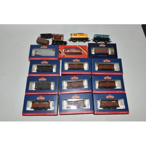 301 - A QUANTITY OF BOXED BACHMANN OO GAUGE ROLLING STOCK, majority are 8T Cattle Wagon in B.R. Bauxite (E... 