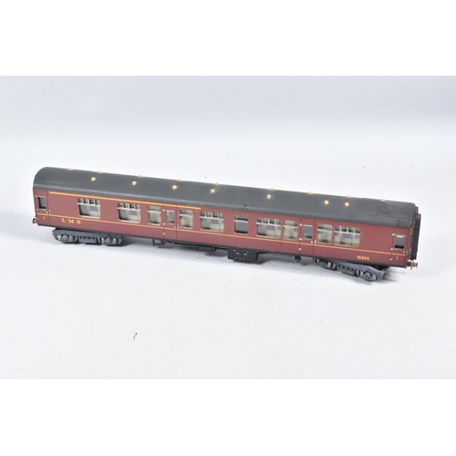 304 - THREE UNBOXED LIMA O GAUGE B.R. MK.1 CORRIDOR COMPOSITE COACHES, G.W.R. No.5015 (6620), L.M.S. No.15... 