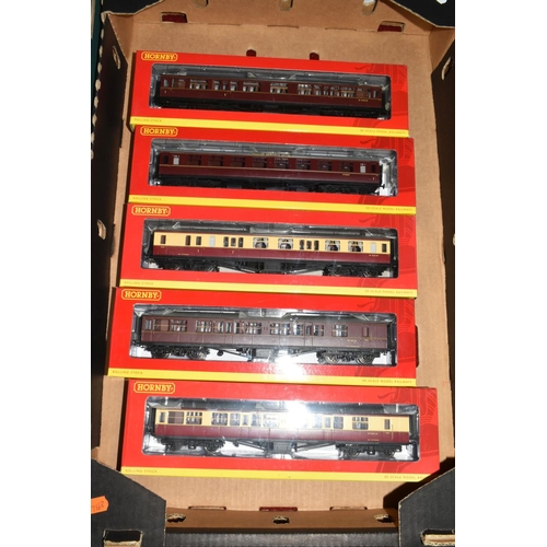 308 - A QUANTITY OF BOXED AND UNBOXED OO GAUGE GREAT WESTERN RAILWAY COACHING STOCK, assorted Collett, Haw... 