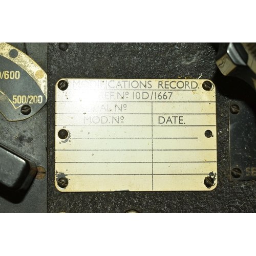 363 - A WWII AIR MINISTRY R1155N RADIO COMMUNICATION RECEIVER, plaque present signed receiver type R.1155.... 