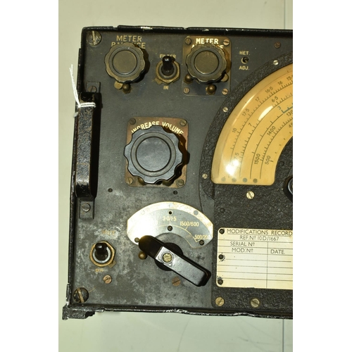 363 - A WWII AIR MINISTRY R1155N RADIO COMMUNICATION RECEIVER, plaque present signed receiver type R.1155.... 