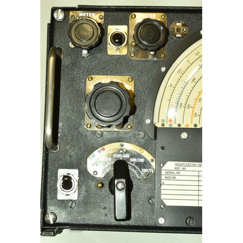 364 - A WWII AIR MINISTRY R1155B RADIO COMMUNICATION RECEIVER, plaque present signed receiver type R.1155.... 