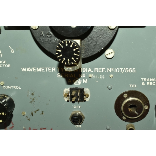 381 - AN AIR MINISTRY WAVEMETER TYPE W1191A, ref no. 10T/565, serial no. SLI. 26 although later added and ... 